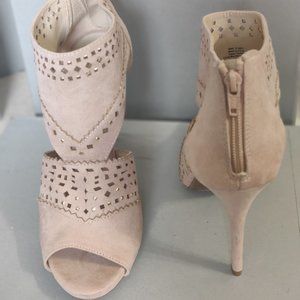 Jennifer Lopez heels